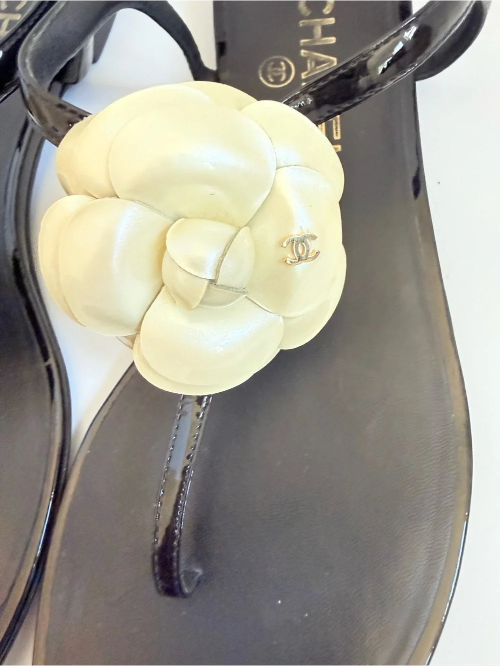 CHANEL Black Patent Leather Ivory Camellia Flower Flat Thong Sandals EU 37.5